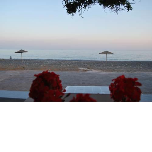 Hatzidakis Beach Retreat