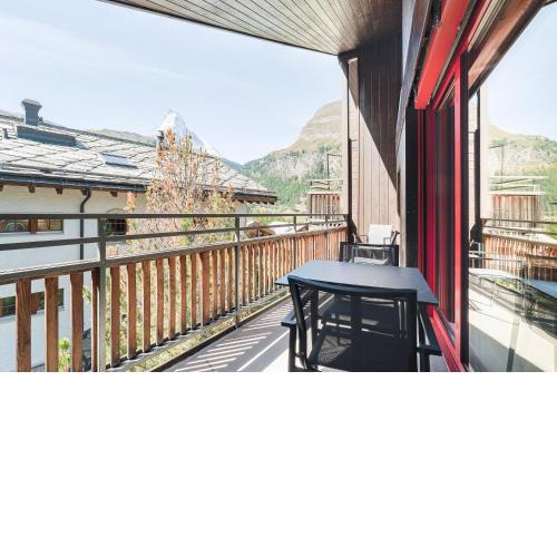 Haus Beta - with a spectacular and sunny view of the Matterhorn.