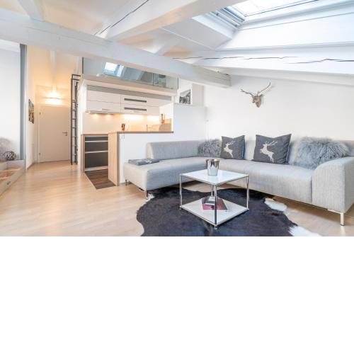Haus La Rocca with beautiful mountain views.