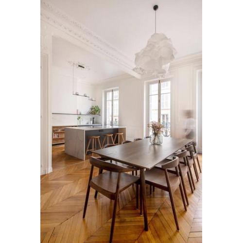 Haussmannien 156m2 avec balcon filant