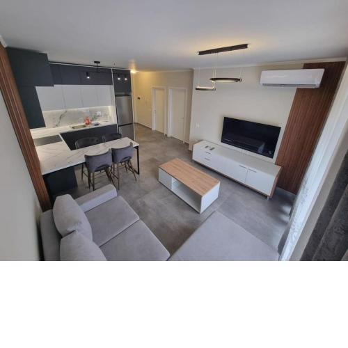 H&E Sea view 2-Bedroom Apt Qerret