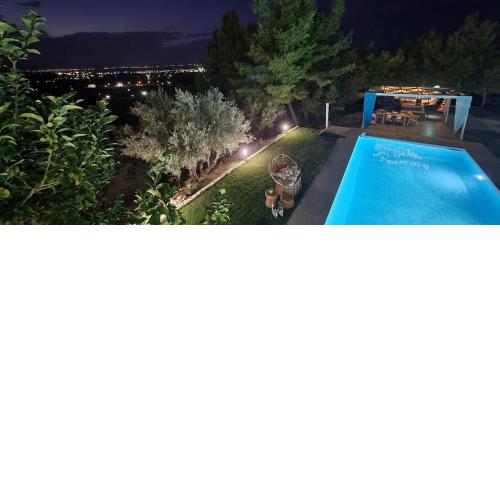HEAVENLY VIEWS-2-APARTMENT with POOL VIEW CLOSE TO THE BEACH!