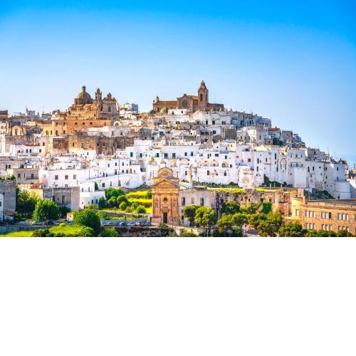 Helen White Studio in the centre Ostuni - Happy Rentals