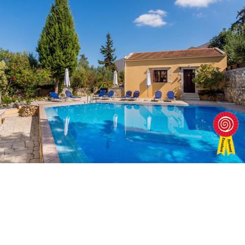 Heliopetra independant studios -village close to beaches -sharing a large pool