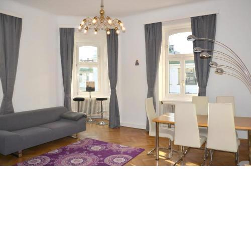 Helle Altbauwohnung