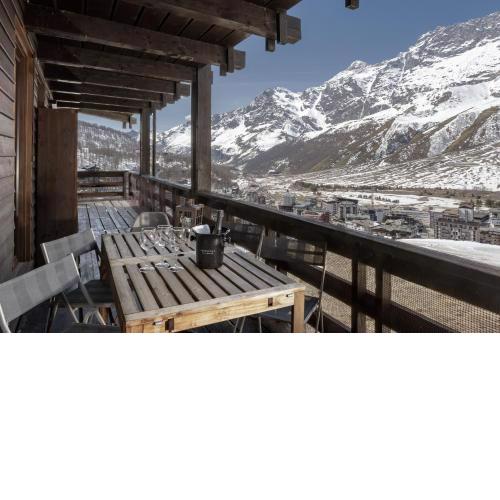 HelloChalet - Ski paradise Apartment - Ski- to door with big terrace overlooking skiruns