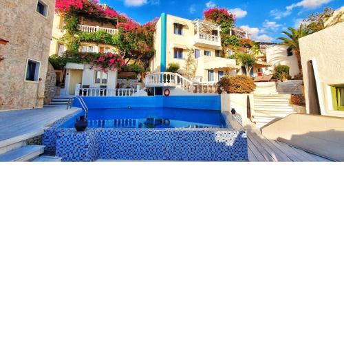 Hermes Korifi Suites