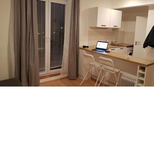 Hidden Gem close to hockey stadium with terrace