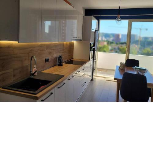 Hidden gem, modern 2bedroom, spacious terrace
