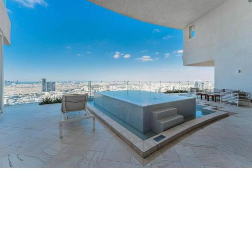 High floor FIVE Sky Villa in JVC with private pool