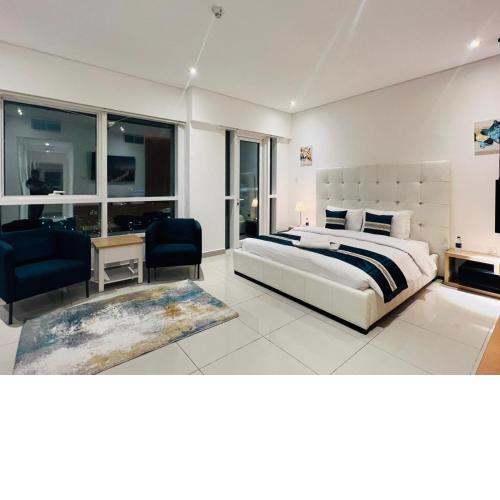 High Floor with city skyline & Burj khalifa view 3 bedroom unit marina