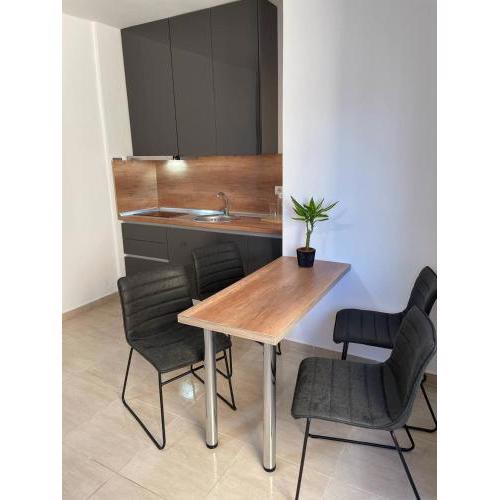 High-Tech flat