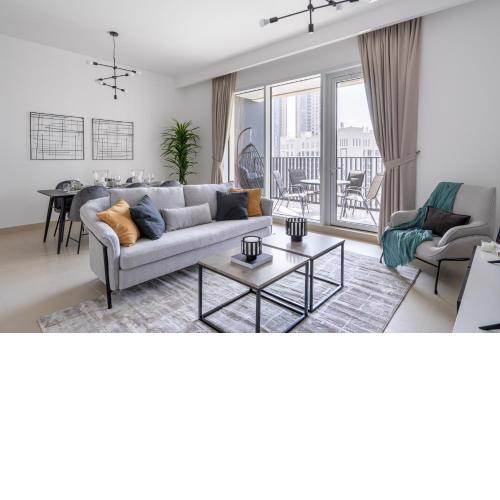 HiGuests - Artistic Apt with Balcony Overlooking Dubai Canal