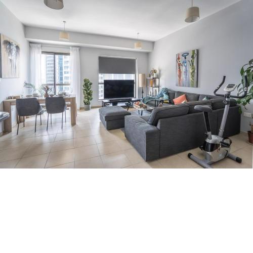 HiGuests - Artistic Waterfront Apt, Perfect for Beach Lovers
