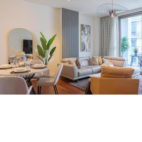 HiGuests - Charming Retreat in CityWalk With Balcony and Pool