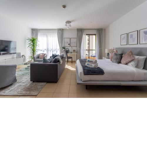 HiGuests - Charming Studio With Balcony, Minutes To The Beach