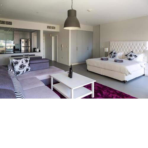 HiGuests - Cozy Studio With Balcony, Minutes From The Sea