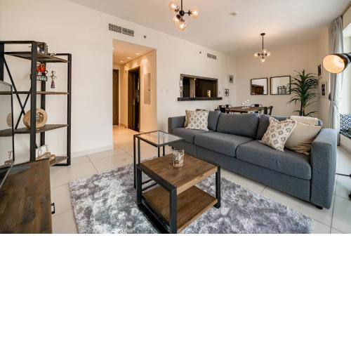 HiGuests - Designer Apt with Panoramic View near Burj Khalifa