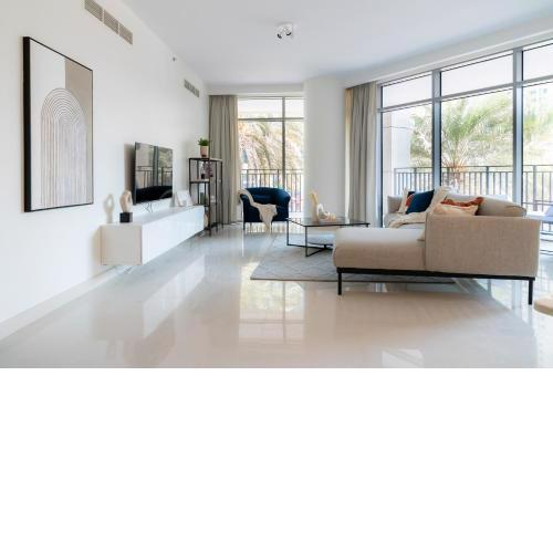HiGuests - Elegant Apt With Terrace Minutes from Burj Khalifa