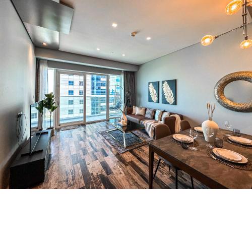 HiGuests - High-rise Apt With Exceptional Palm and Burj Views