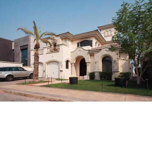 HiGuests - Majestic Garden Villa with Private Pool and Beach