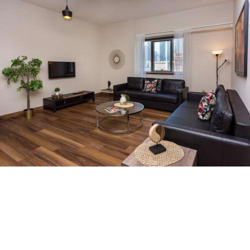 HiGuests - Roomy Apt With Infinity Pool Close to Burj Khalifa