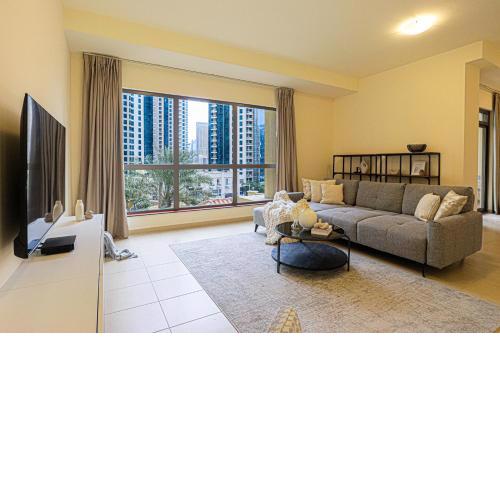 HiGuests - Spacious Apartment in JBR, 5-min walk to the Beach