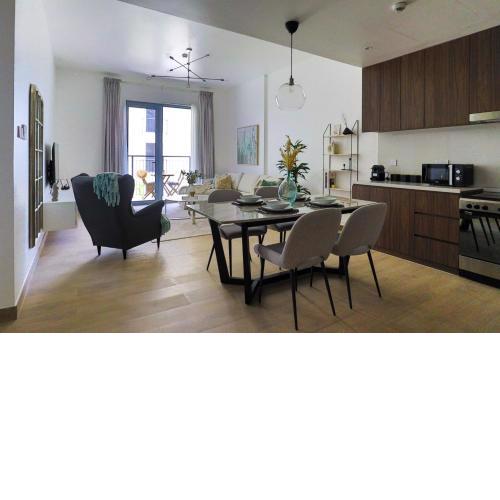 HiGuests - Stylish Apt With Stunning Beach Views and Pools