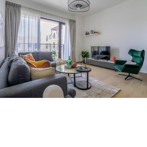 HiGuests - Stylish Waterfront Apartment With Pool in La Mer