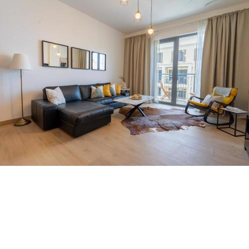 HiGuests - Stylish Waterfront Retreat With Balcony in La Mer
