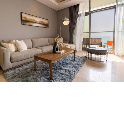 HiGuests - Unparalleled Sea View From This Unique Corner Unit