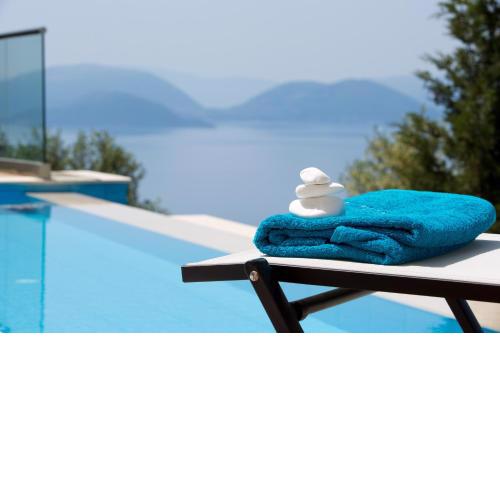 Hillside Villa with Infinity Pool, Breathtaking View
