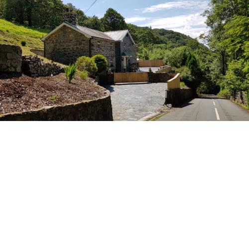 Hilltop Cottage/ Penrhiw