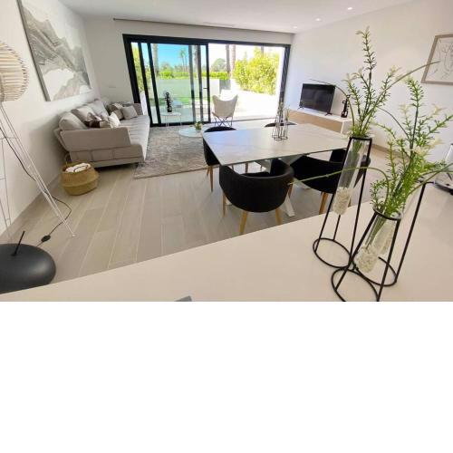 hinojotwentyone - Luxury Las Colinas Two Bed Apartment