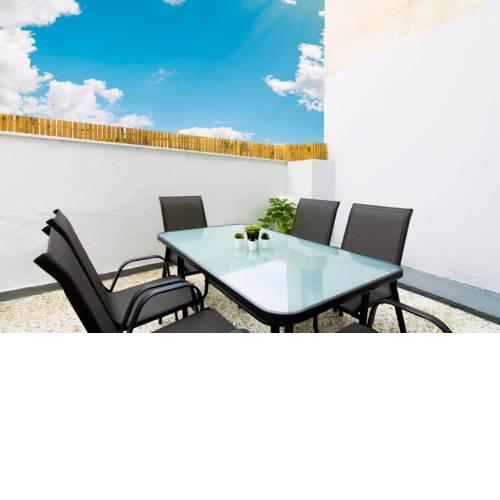 Hippy decorated 2 bedrooms apartment near to Metro