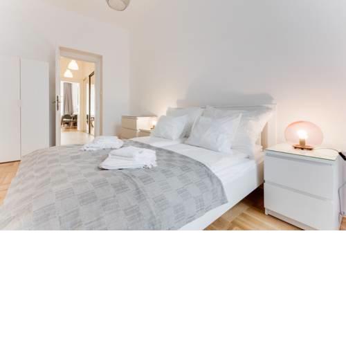 Historic Centre - Stylish Family Apt with Balcony