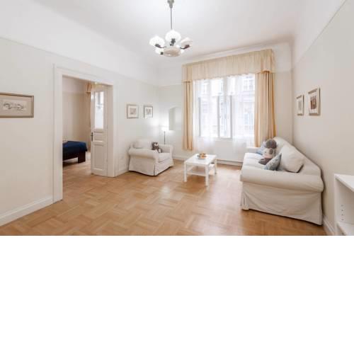 Historic centre-spacious apartment