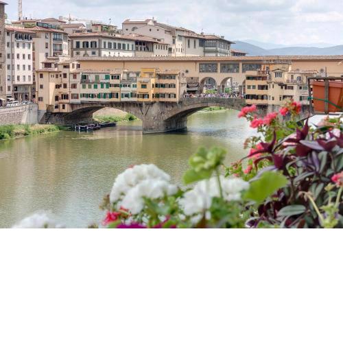 Historical Apartment Spectacular Arno View with Balcony from 12 th Century.