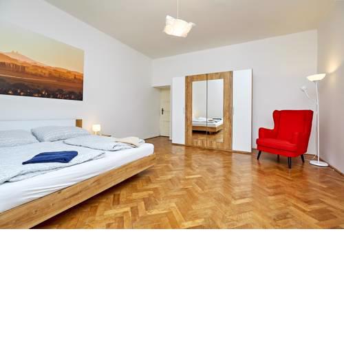 Historical Apt near center of Prague