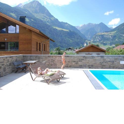 Hochwertige Ferienwohnung in Matrei In Osttirol mit Pool und Garten