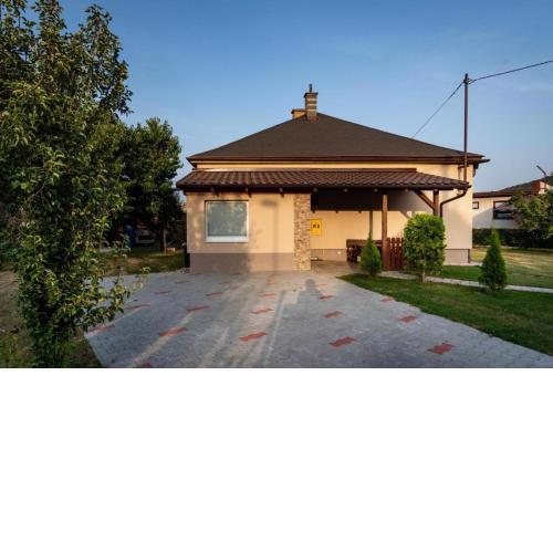 Holes Holiday Home