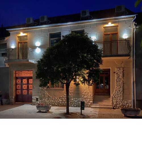 Holiday Apartmanház