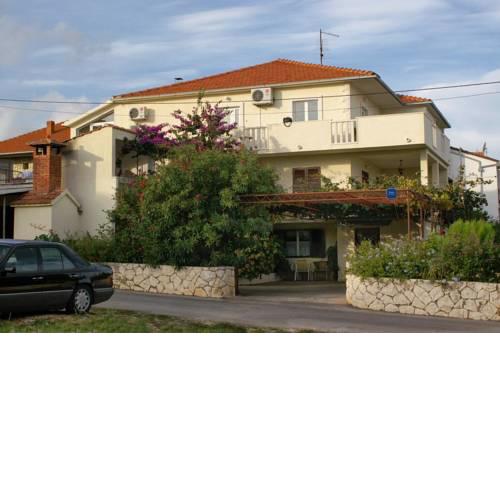 Holiday apartments Supetar (Brac) - 6047