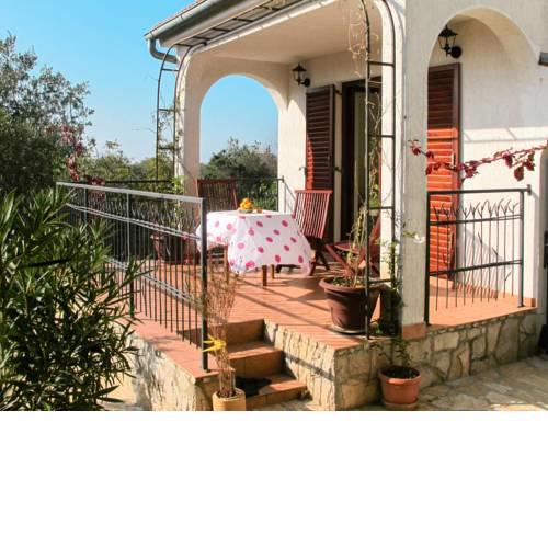 Holiday Home Haus EMA (PUL418)