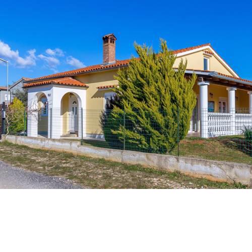 Holiday Home HOUSE MILAN