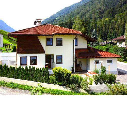 Holiday home in Fulpmes near ski lift