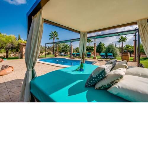 Holiday Home in Inca Sleeps 6 with Pool Air Con and WiFi