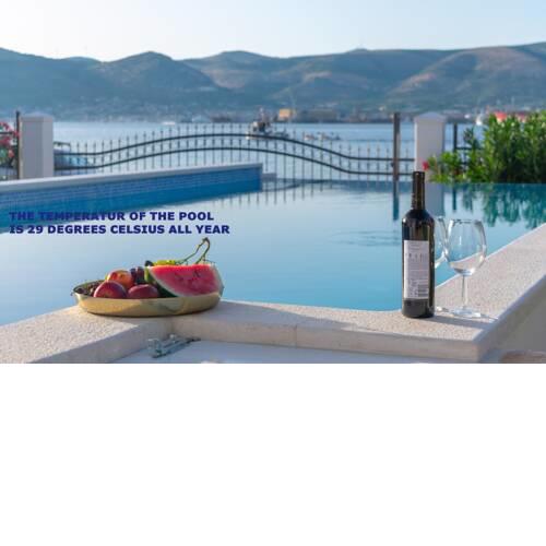 Holiday home in Okrug Gornji 40609