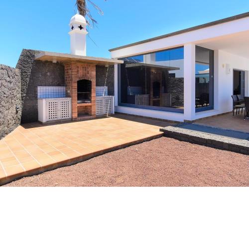 Holiday Home in Playa Blanca with Private Swimming Pool