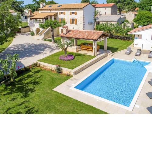 Holiday Home Juste & Roza (ROJ409)